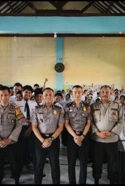Polresta Sidoarjo Masuk Sekolah,Tanamkan Sadar Hukum pada Pelajar dan Cegah Radikalisme